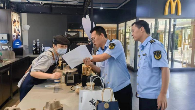 酸汤火锅与番茄锅底：一场火锅底料的味觉对决